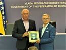 Plaketa ministru Helezu za doprinos organizaciji obilježavanja godišnjice genocida u Srebrenici